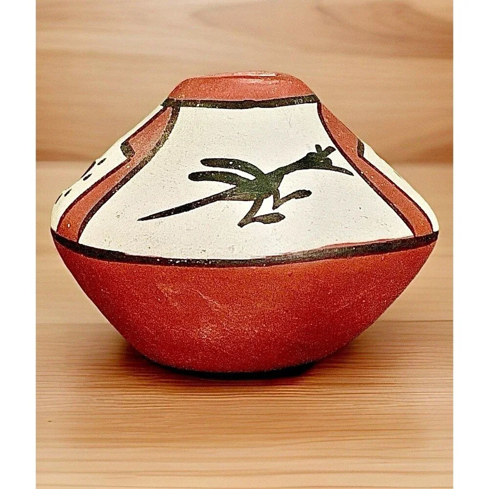 VINTAGE NATIVE AMERICAN SOUTHWEST MINIATURE ART POTTERY VESSEL HAND PAINTED CLAY